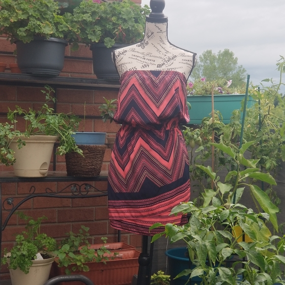 Off the shoulder dress - Picture 3 of 3